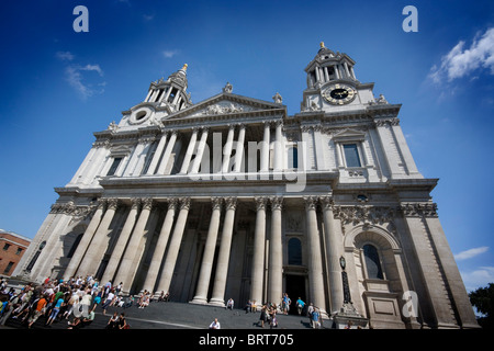 Prise de vue au grand angle de la Cathédrale St Paul, Londres, Angleterre Banque D'Images