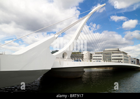 Le Samuel Beckett Bridge sur la rivière Liffey à Dublin, Irlande.