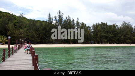 Une vue sur le quai sur l'île de Manukan près de Kota Kinabalu à Sabah, Bornéo Malaisien Banque D'Images