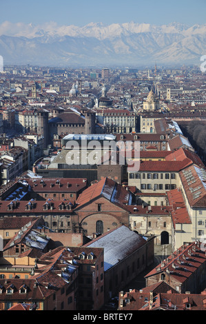 Turin est une grande ville ainsi qu'un centre culturel et d'affaires dans le nord de l'Italie, capitale de la région du Piémont Banque D'Images