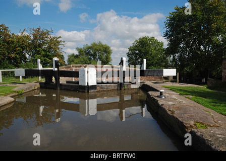 Weston Lock, la Trent et Mersey Canal, Derbyshire, Angleterre. Banque D'Images