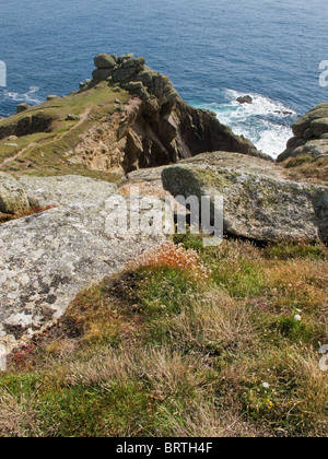 Un éperon rocheux sur Gwennap Head à Cornwall. Photo par Gordon 1928 Banque D'Images