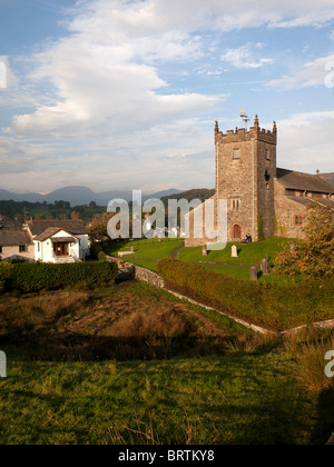 Historique Datant Du 16e siècle de l'église St Michael and All Angels en Hawkshead Cumbria England Banque D'Images