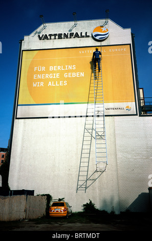 Vattenfall Europe publicité sur le mur pignon d'un immeuble à appartements au centre de Berlin. Banque D'Images