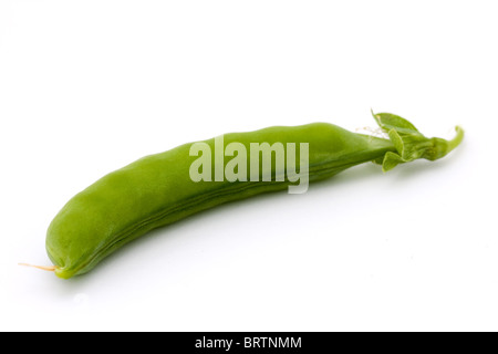 Pea pod isolated on white Banque D'Images