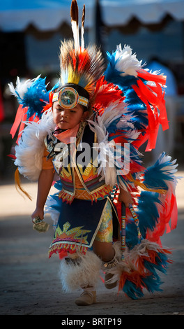 La danse des ados Américains indigènes Chumash Banque D'Images