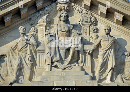 La justice sans un bandeau, Haute cour régionale et le siège du procureur général, Reichensperger Platz, Cologne Banque D'Images