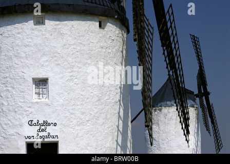 L'Espagne, Castille la Manche : Détail de la ville historique de moulins à vent à Consuegra Banque D'Images