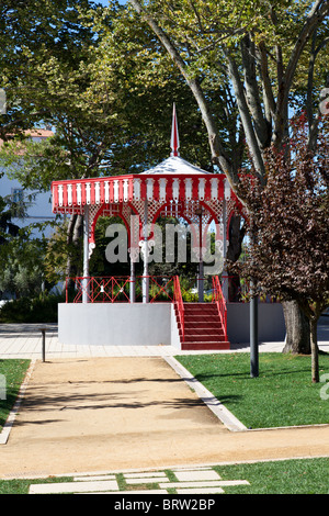 En kiosque Republica jardin dans la ville de Santarém, au Portugal. Banque D'Images