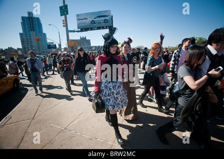 Des milliers d'arriver à Comic Con au Jacob Javits Convention Center à New York Banque D'Images