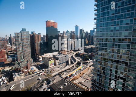 Bateau d'immeubles de grande hauteur et d'autres dans l'ouest de Midtown Manhattan à New York Banque D'Images