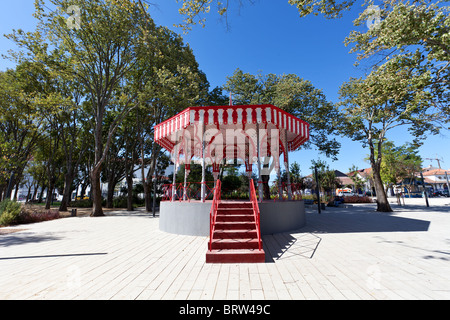 En kiosque Republica jardin dans la ville de Santarém, au Portugal. Banque D'Images