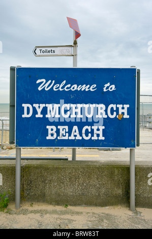 Bienvenue à couler le long de la plage de Dymchurch Kent Angleterre signe Banque D'Images