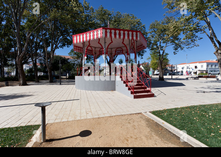 En kiosque Republica jardin dans la ville de Santarém, au Portugal. Banque D'Images