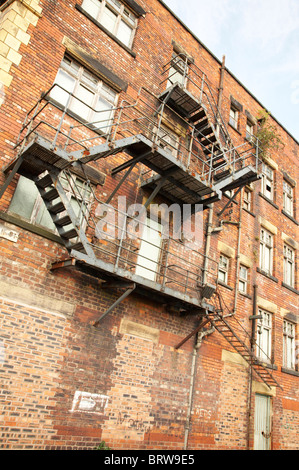 S'échapper d'un incendie extérieur sur le vieux bâtiment dans Manchester UK Banque D'Images