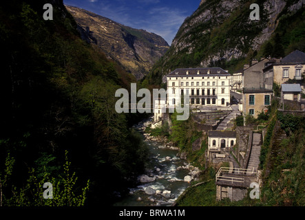 Thermal Spa, Pyrénées, village de, les eaux chaudes, Aquitaine, France, Europe Banque D'Images