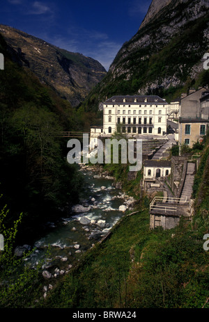 Thermal Spa, Pyrénées, village de, les eaux chaudes, Aquitaine, France, Europe Banque D'Images