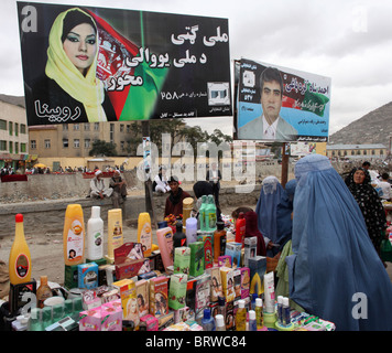 Des affiches pour les élections parlementaires (septembre 2010) à Kaboul Banque D'Images