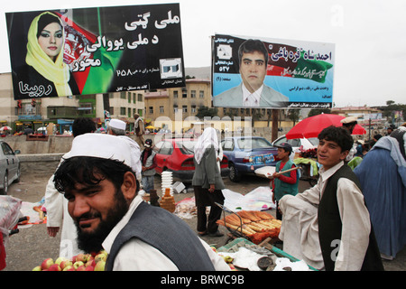 Des affiches pour les élections parlementaires (septembre 2010) à Kaboul Banque D'Images