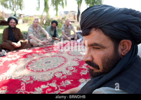 Rencontre entre les aînés afghans et de la FIAS en Afghanistan Banque D'Images