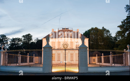 Château de Falkenlust à Brühl, un palais de la Fauconnerie Banque D'Images