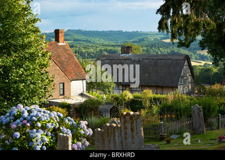 Vue sur Sussex traditionnels cottages à Smarden et paysage de Weald Banque D'Images