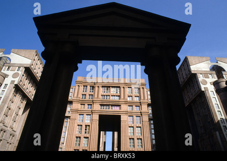 Le PALACIO, Ricardo Bofill, LE THÉÂTRE ET L'arc triomphal, NOISY-LE-GRAND, SEINE-SAINT-DENIS (93), ILE-DE-FRANCE, FRANCE Banque D'Images