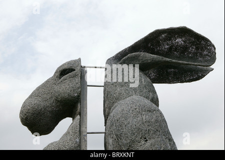 Sophie Ryder sculpture. Close up of 'sitting dame partager" 2007, à l'Yorkshire Sculpture Park, West Bretton, West Yorkshire, Royaume-Uni Banque D'Images