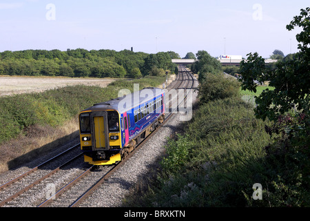 First Great Western 153372 forme un service local à Worcester passant Norton (Worcestershire) le 02/09/10. Banque D'Images