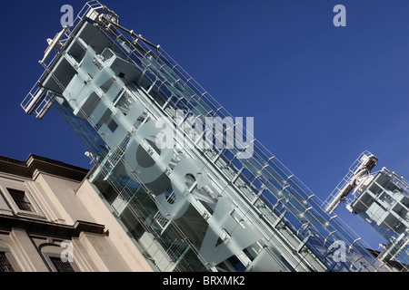 Ascenseur DANS L'ENTRÉE PRINCIPALE DE LA REINE SOFIA, CALLE SANTA ISABEL, le quartier d'Atocha, MADRID, ESPAGNE Banque D'Images