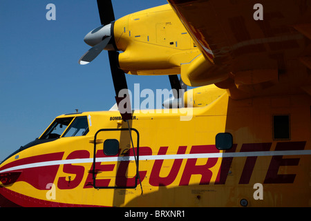 CANADAIR AU SERVICES D'URGENCE" LA LUTTE CONTRE L'incendie Plan de pétroliers, de la base de Marignane (13), FRANCE Banque D'Images
