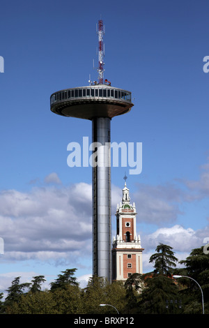 La balise (FARO DE MONCLOA) ET LE DÔME DU MUSÉE D'AMÉRIQUE LATINE), MUSEO (quart de la Moncloa, À MADRID, ESPAGNE Banque D'Images