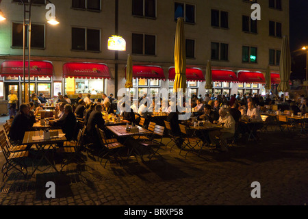 Le salon de Cologne en septembre le pack Tables de nuit à l'extérieur de l'Tascaria Maredo Banque D'Images