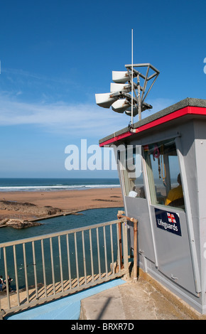 Le lifegiuards au poste de guet summerleaze beach, bude, Cornwall, uk Banque D'Images