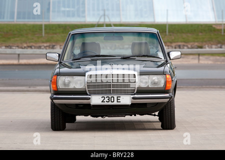 Mercedes-Benz W123 Classic 1970 berline. Photo:Jeff Gilbert Banque D'Images