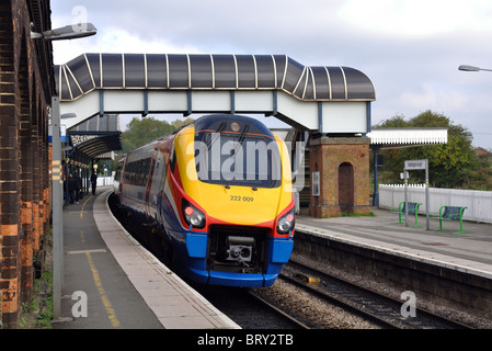 East Midlands Trains au diesel de la gare de Wellingborough, Northamptonshire, England, UK Banque D'Images