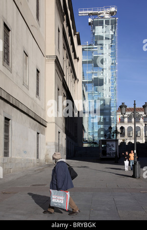 Ascenseur DANS L'ENTRÉE PRINCIPALE DE LA REINE SOFIA, CALLE SANTA ISABEL, le quartier d'Atocha, MADRID, ESPAGNE Banque D'Images