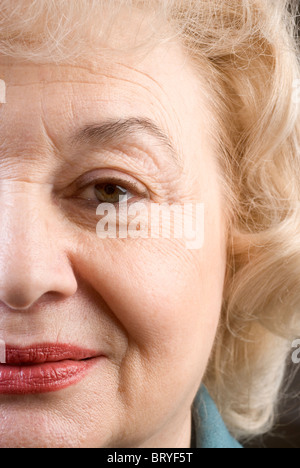 Studio portrait of senior woman Banque D'Images
