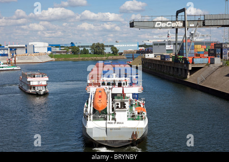 Port à conteneurs, Duisburg, Allemagne. Banque D'Images