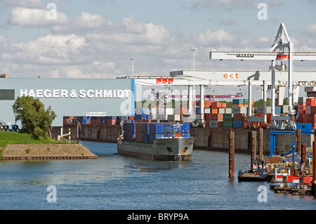 Port à conteneurs, Duisburg, Allemagne. Banque D'Images