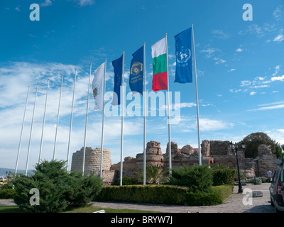 Vestiges de l'Enceinte fortifiée médiévale et porte de la vieille ville de Nessebar, Bulgarie Banque D'Images