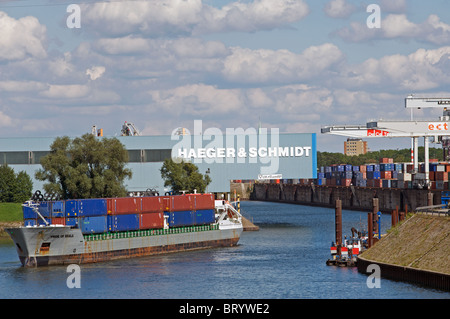 Port à conteneurs, Duisburg, Allemagne. Banque D'Images