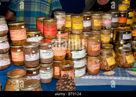 Foie Gras en bocaux à l'affiche au marché local, Paris France Banque D'Images