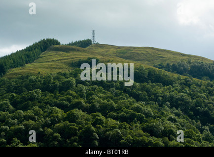 Mât mobile en haut d'une colline à Glencoe dans les Highlands écossais, UK Banque D'Images