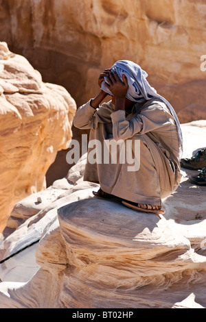L'homme au bédouin White Canyon, Sinaï, Egypte. Banque D'Images