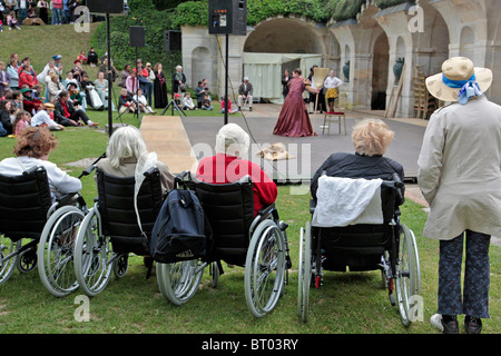 Personne handicapée , VOIR DE RETOUR DES RESTES DE DIANE DE POITIERSCHATEAU D'Anet, Eure-et-Loir, FRANCE Banque D'Images