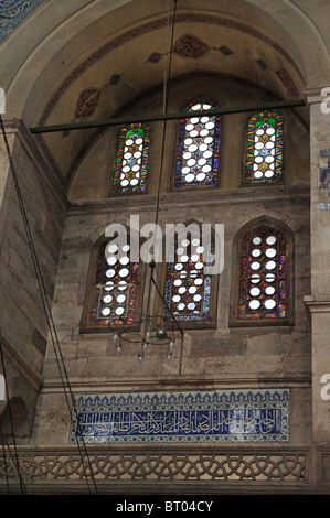 Vitraux et Iznik tuile dans le Sokullu Mehmet Paşa Camii (1571) Sinan , İstanbul, Turquie 100913 35698  Banque D'Images
