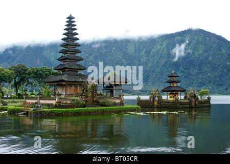 Temple Ulu Danu, le lac Bratan, Bali, Indonésie Banque D'Images