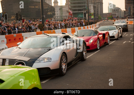 Rangée de voitures Super Jouets garçons riches Banque D'Images