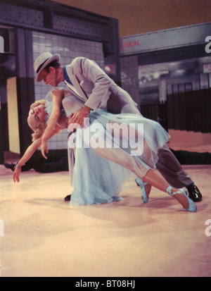 Le chariot de bande 1953 MGM film comédie musicale avec Cyd Charisse et Fred Astaire Banque D'Images